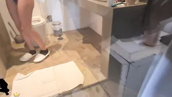 BF RECORDED HER INCREDIBLE SEXY DARK HAIRED MASTURBATING WITH HAND SHOWER INTO THE HOTEL - SHE JIZZES a LOT