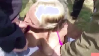 Gang Bang Nutte blast babe Draussen