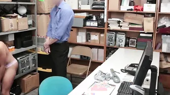 Officer Lets Shoplifter Go after a Screwed - Aryana Amatista