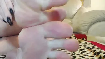 Grab porn video – Lick my foot loser