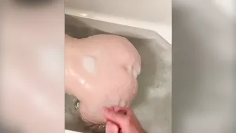 Step Sister Lets me Jerk off on her Bouncing Butt after I Walk inside on her inside the Tub