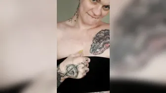 Armpit Fetish porn video – UNSHAVED CHICK SHOWS OFF BODY