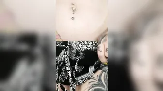 UNSHAVED CHICK SHOWS OFF BODY