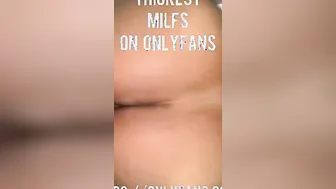 Thick Redbone milf throwing gigantic booty back on a gigantic