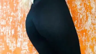 Milf and bitch gotten a huge cock into the butt - Maryana Kriguer