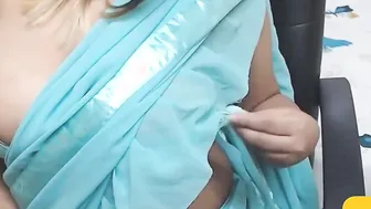 සුරන්ගනාවී Gigantic Boobies Queen