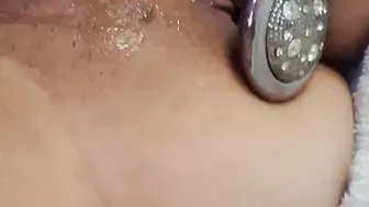Xoxota Molhada com Plug Anal