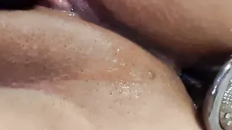 Xoxota Molhada com Plug Anal