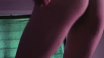 Stipper Takes it all off into 4k