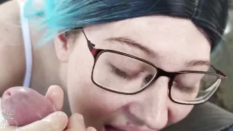 Le Meto Mano a Mi Amiga Gotica De Pelo Azul y me La Acaba Chupando En La Calle