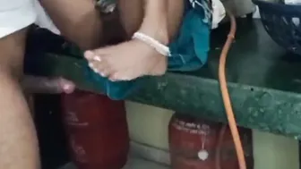 Abe gadhe kichen me hi chodo ge kya