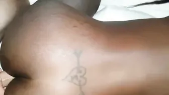 Cette negresse veut du sperme sur les fesses