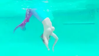 Daisy Lynne into the mermaid