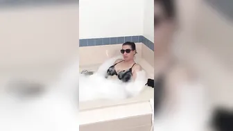 Bathtub Fun Super Sexy Orgasm