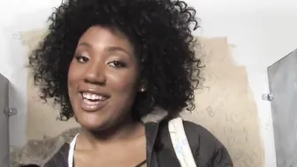 African Daquiri Divine Tastes Huge Penis At A Gloyhole