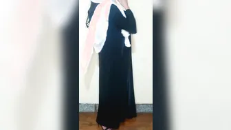 Big Boobed Chechen Women inside Hijab Getting Fun and Bursts a Balloons with High Heels