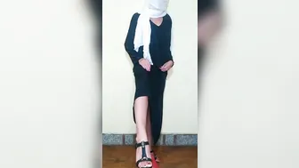 Big Boobed Chechen Women inside Hijab Getting Fun and Bursts a Balloons with High Heels