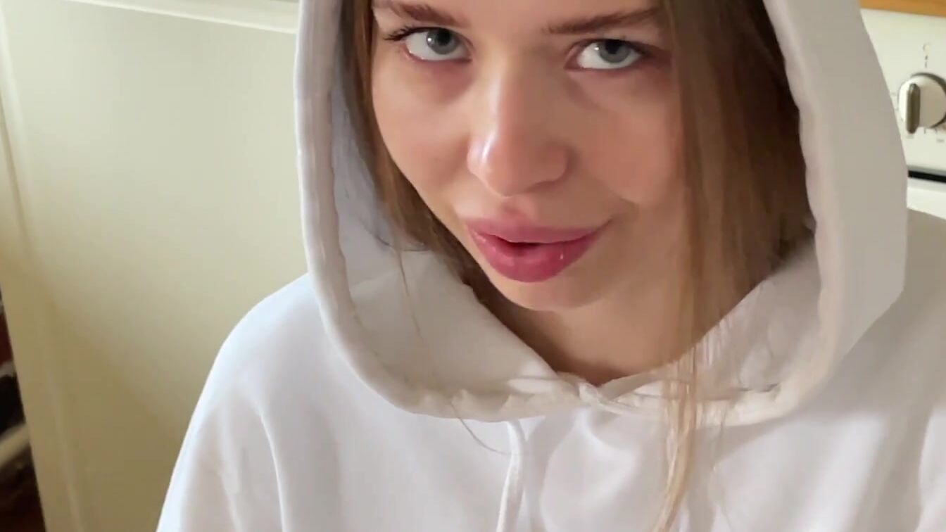 Russian Bitch Wanted Burger Sauce and get a Lot of Cum. HD Bj 4kPorn.XXX