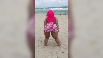 Huge ass Pinky nude beach fun