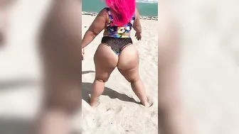 Big Butt Nude Beach - Nude beach ass Videos