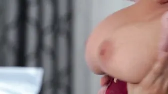 I have a very Hands on Approach to Big Tit