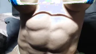 FBB cam flexing gigantic female bodybuilder muscle clitoris