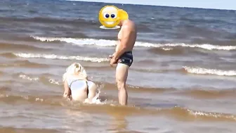 With a Secretary at the Sea