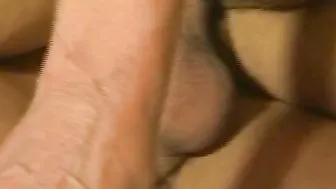Er fickt omas fotze bis sie schreit