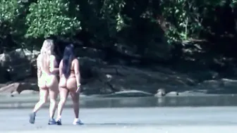 Angel Lima and Abany Ferrari Showing Cunt on the Beach