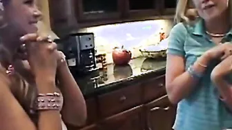 Lesbo Topanga eighteen getting sensual