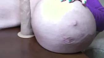 Claudia M. Fucks Sex Toy