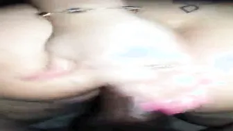 بنات عرب في كندا تحب تبعبص كسها وهي بتتصور