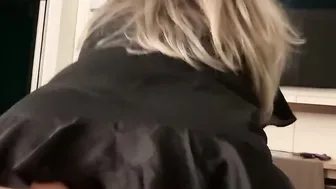 Hot mom Ride my Penis into Hotel