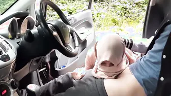 Outdoors penis flash inside the vehicle. Shy muslim women into hijab caught