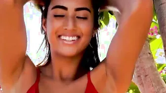 Latin 18 yo with incredible huge booty Katherinne Sofia passion dancing outdoors