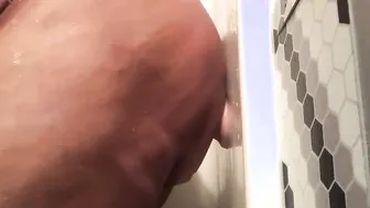 Lusty CD Pegs herself into Shower