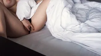 Bombshell with Huge Breasts Begins her Morning with Leolulus Porn