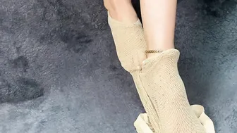 Taking of my Nylons so you can Smell Them Toes Bondage
