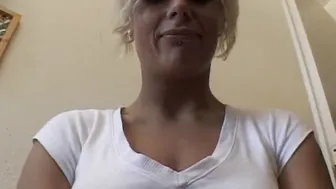 Deutsche Blonde Nachbarin mit dem Rohr into der Hose gebumst