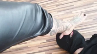 Toes Sub from the Wardrobe