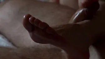 Toes Bdsm Jerking off a Man Penis with his Foot into Oil