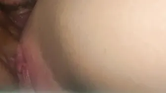 FINGERS  EATING CUNT AT THE SAME MAKES HER REALLY LEAKING