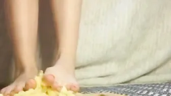 Crushing a Banana between Foot
