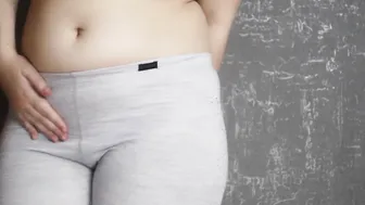 Didnt make it to the Bathroom and Peeing into my Leggings Tasty Dove 4K Peeing Desperate Pissing Golden Shower