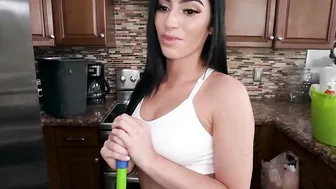 Beauty Maid Jasmine Vega