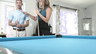 Sensual America - sexy blonde Cougar Kenzi Foxx draubs a