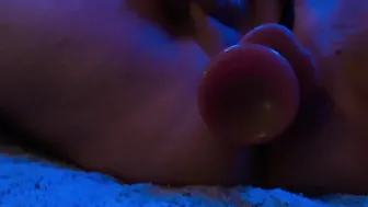 Huge Ass White bimbos W/ Voluptuous Snatch Plays with her Dildo