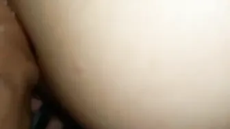 Young chick fucks her booty while masturbating her pink twat