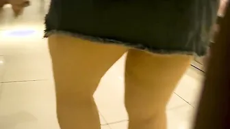 oriental no Panty at the Mall