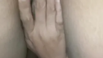 Gigantic Fatty Twat into White Bedings